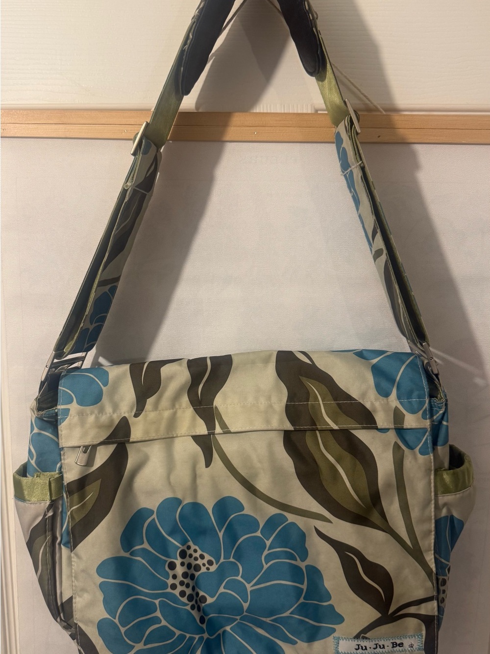 Ju-Ju-Be all diaper messenger bag in marvelous mums print